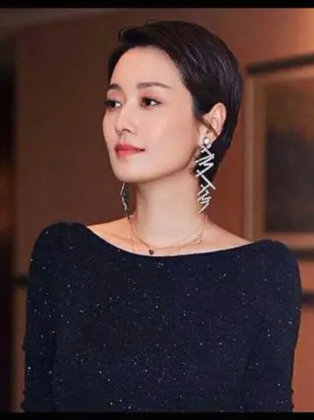 女明星也有颈纹?