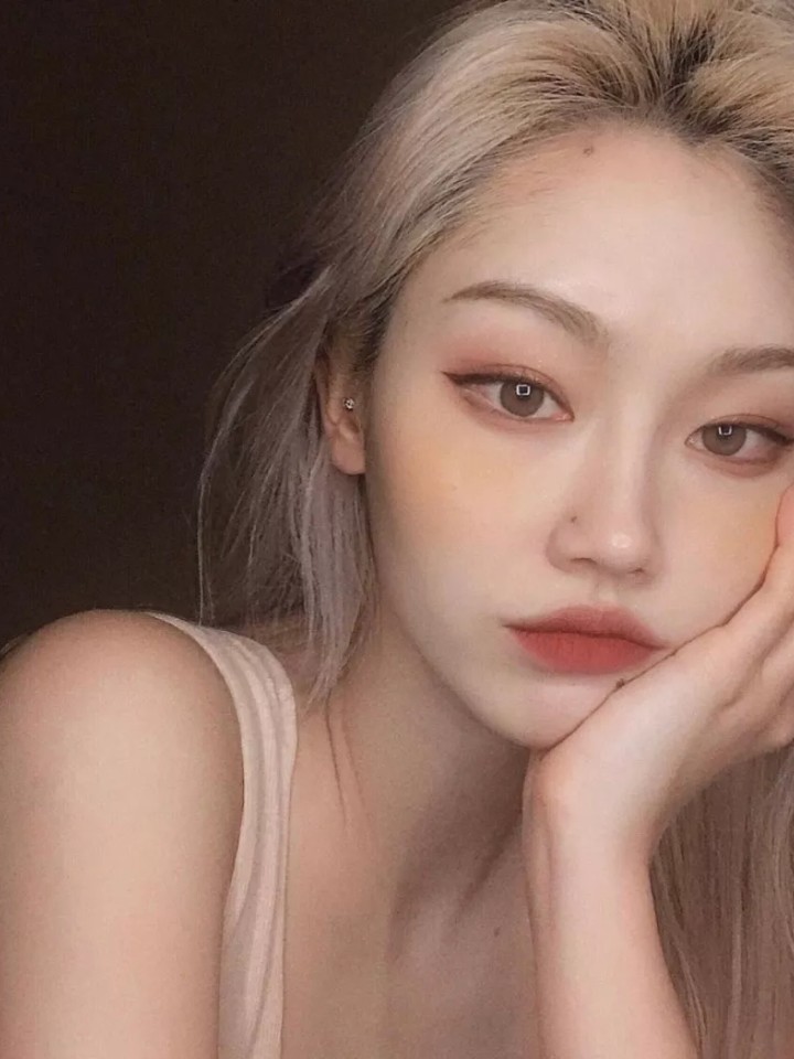 薄唇女孩的4种丰唇术