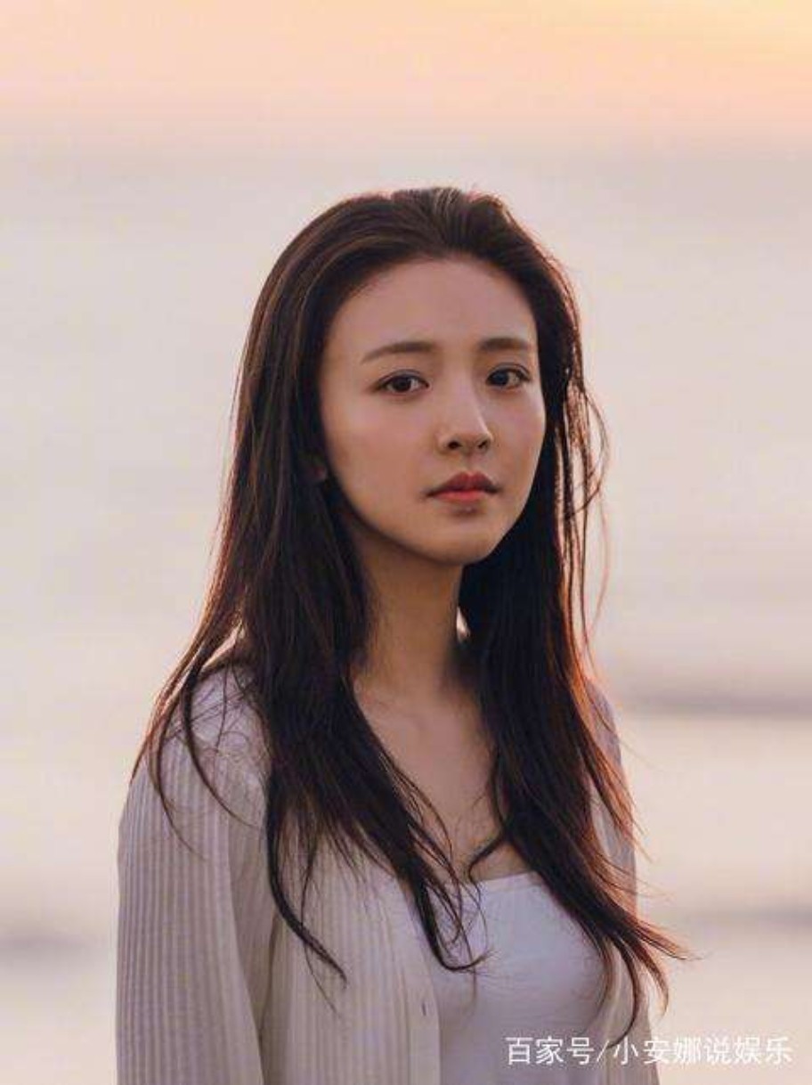 武大校花出身的吴倩因何以笙箫默中小赵默笙轰动一时,今年又以冰糖炖