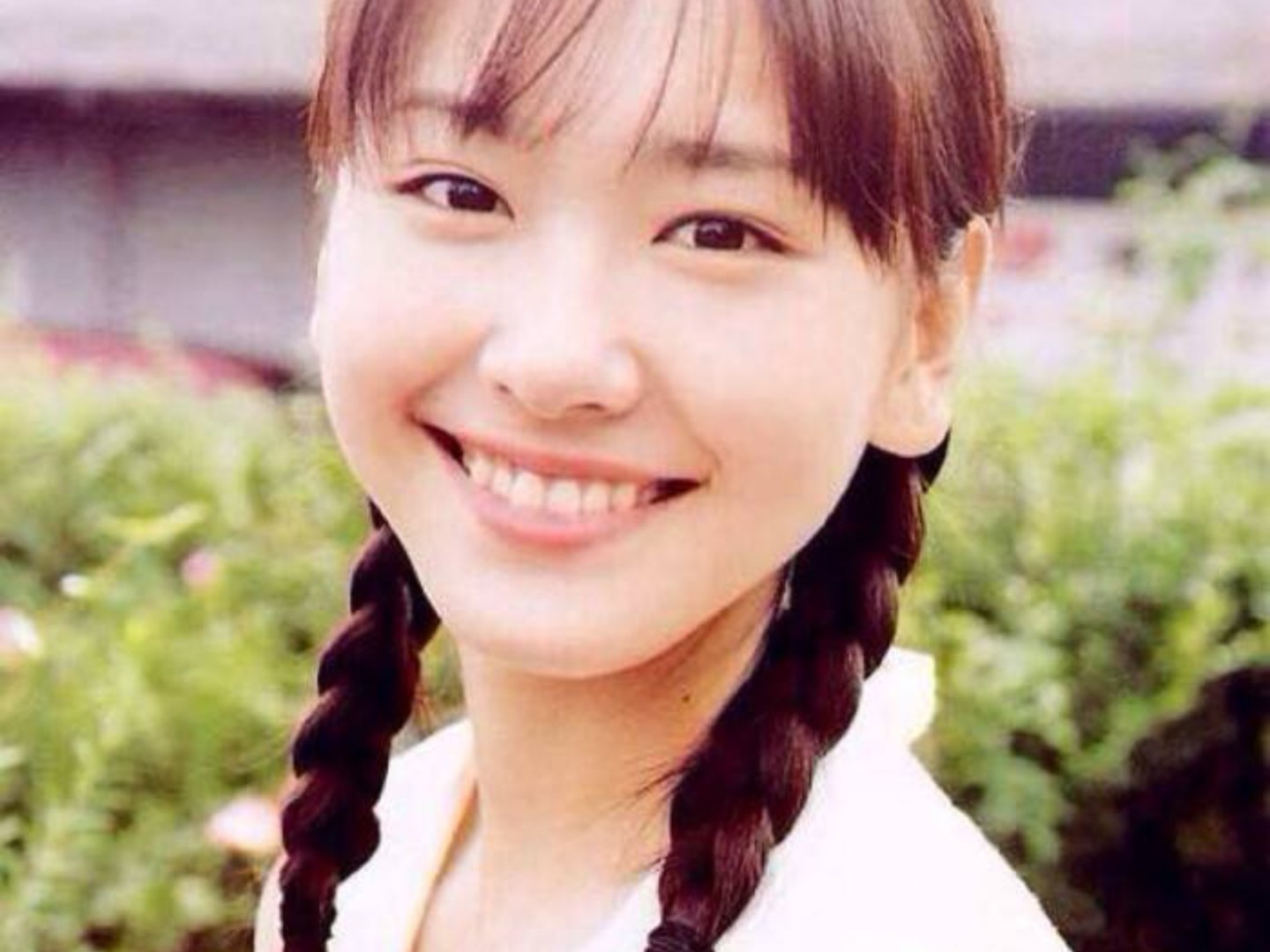 一说起新垣结衣,我们脑子里就会浮现出她的笑容,治愈人心,好像一看到