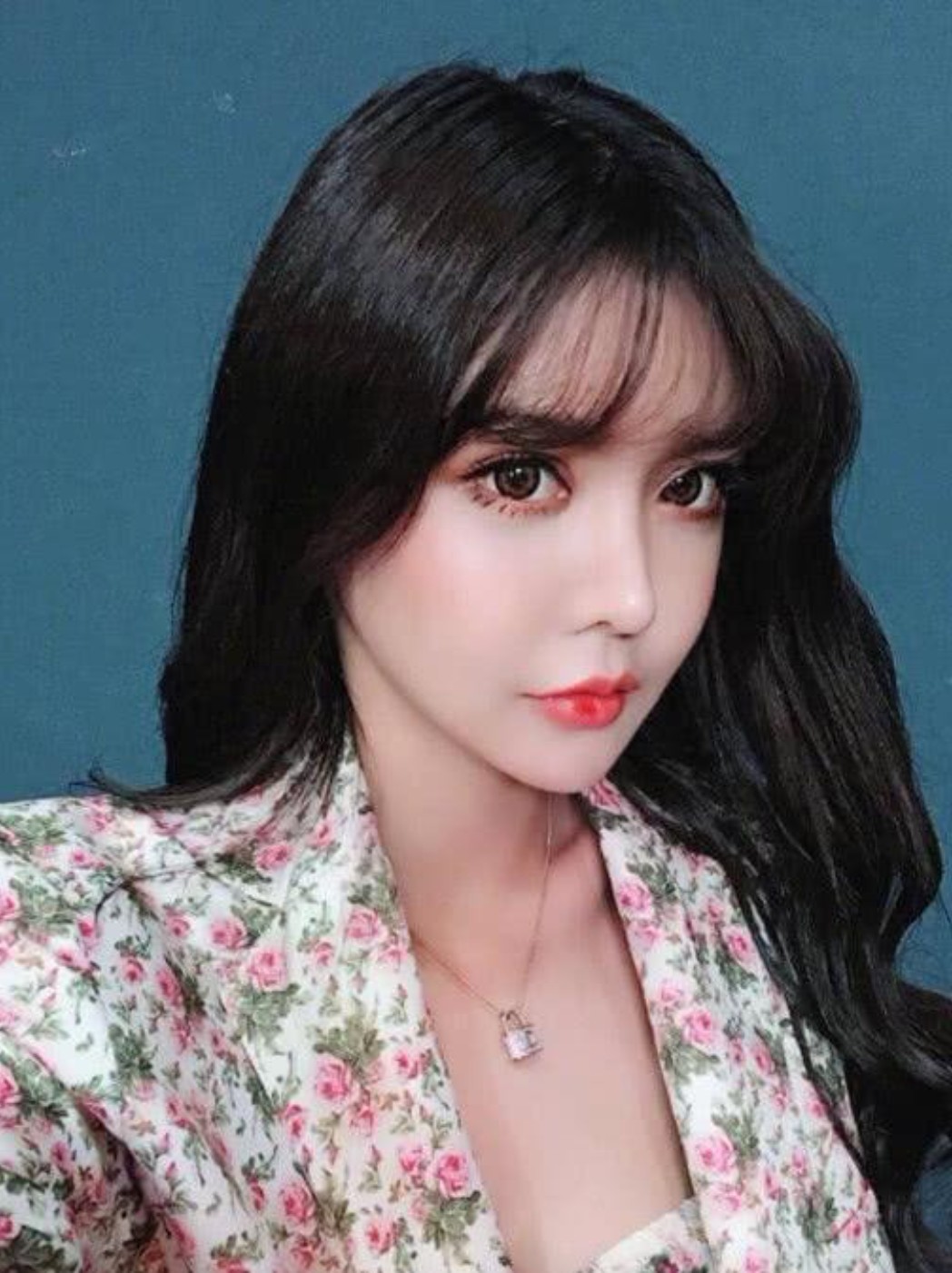 从我高中开始,我就,关注到了韩安冉,我想那个时候他的一句话,没有人不