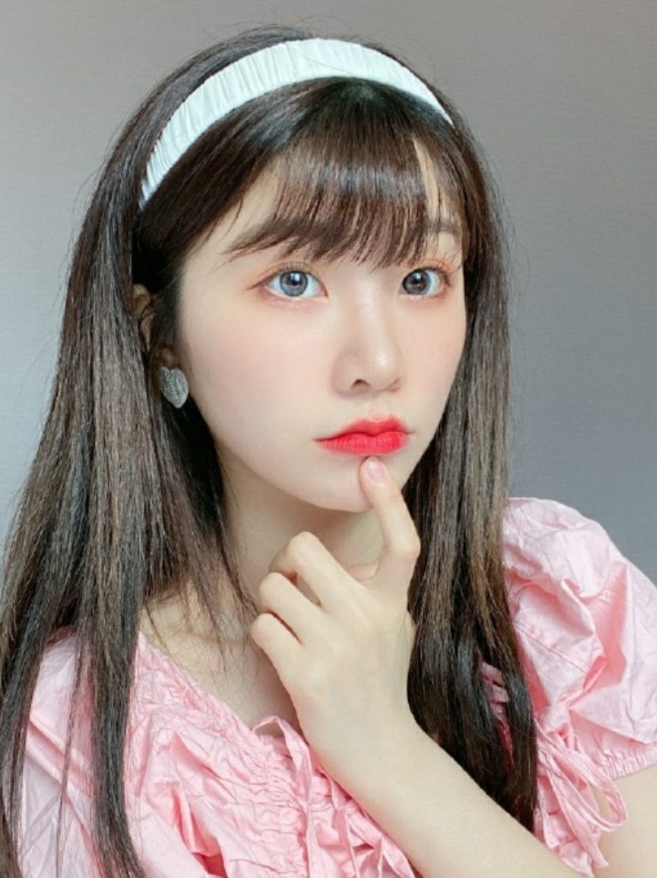 爆胎草莓粥参加创造营录制开场短视频被吐槽认不出,时尚娇俏美少女