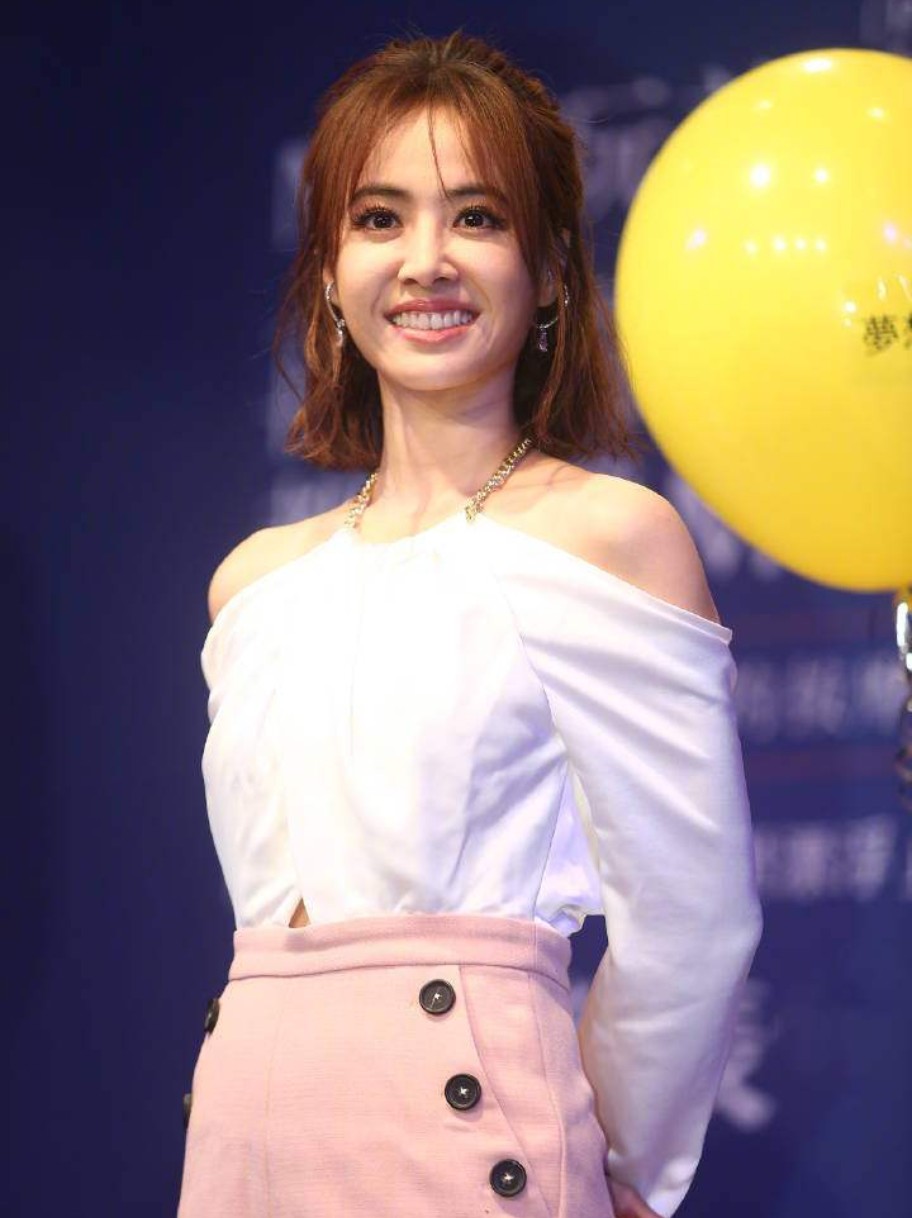 蔡依林,相信许多人都了解她,1980年生于台湾,流行女歌手,不仅是她的