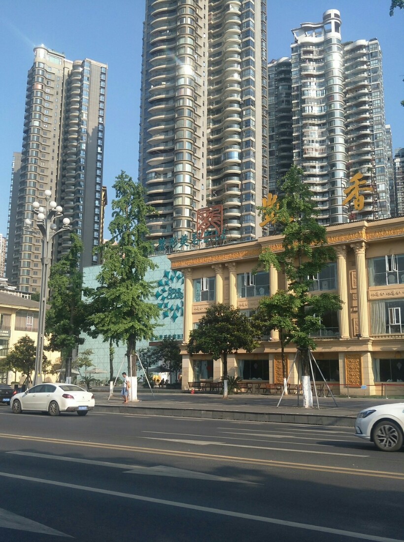 下午3点到的,两家都去面诊了,最后还是囊中羞涩的