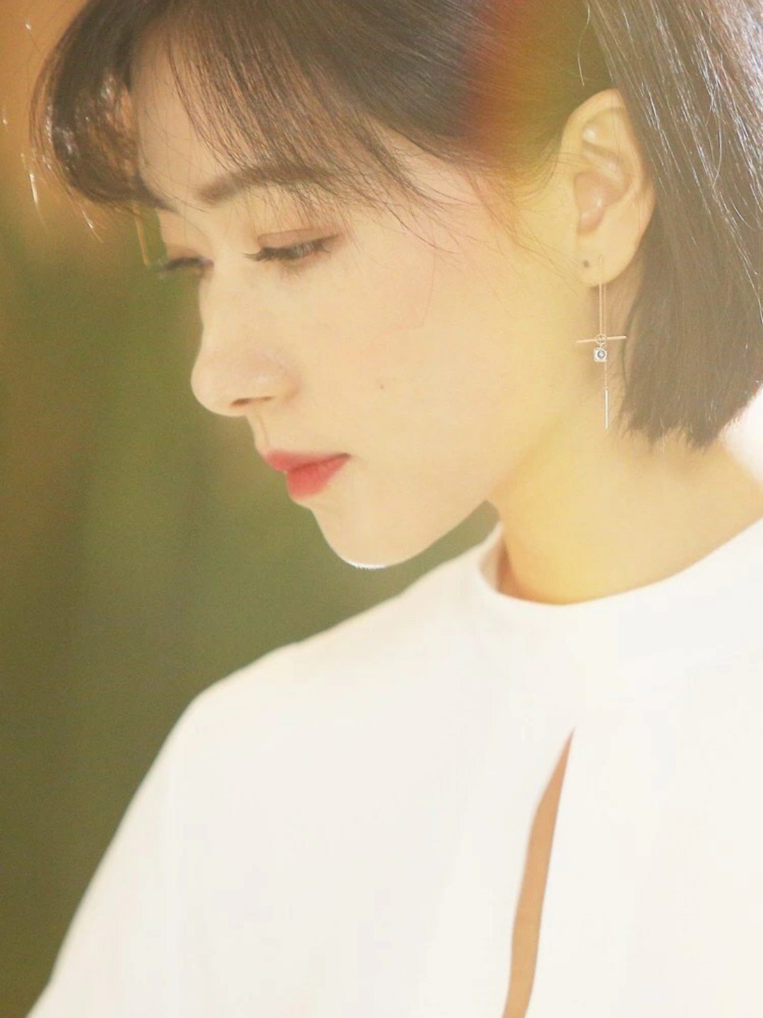 侧脸美女——万茜