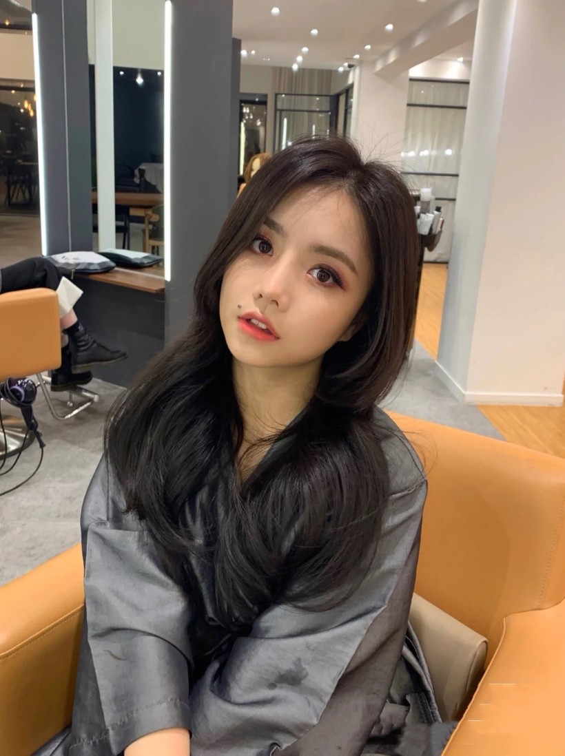 安崎的痣有多抢镜《青春有你2》这个比赛可谓是越来越_圈子-新氧美容