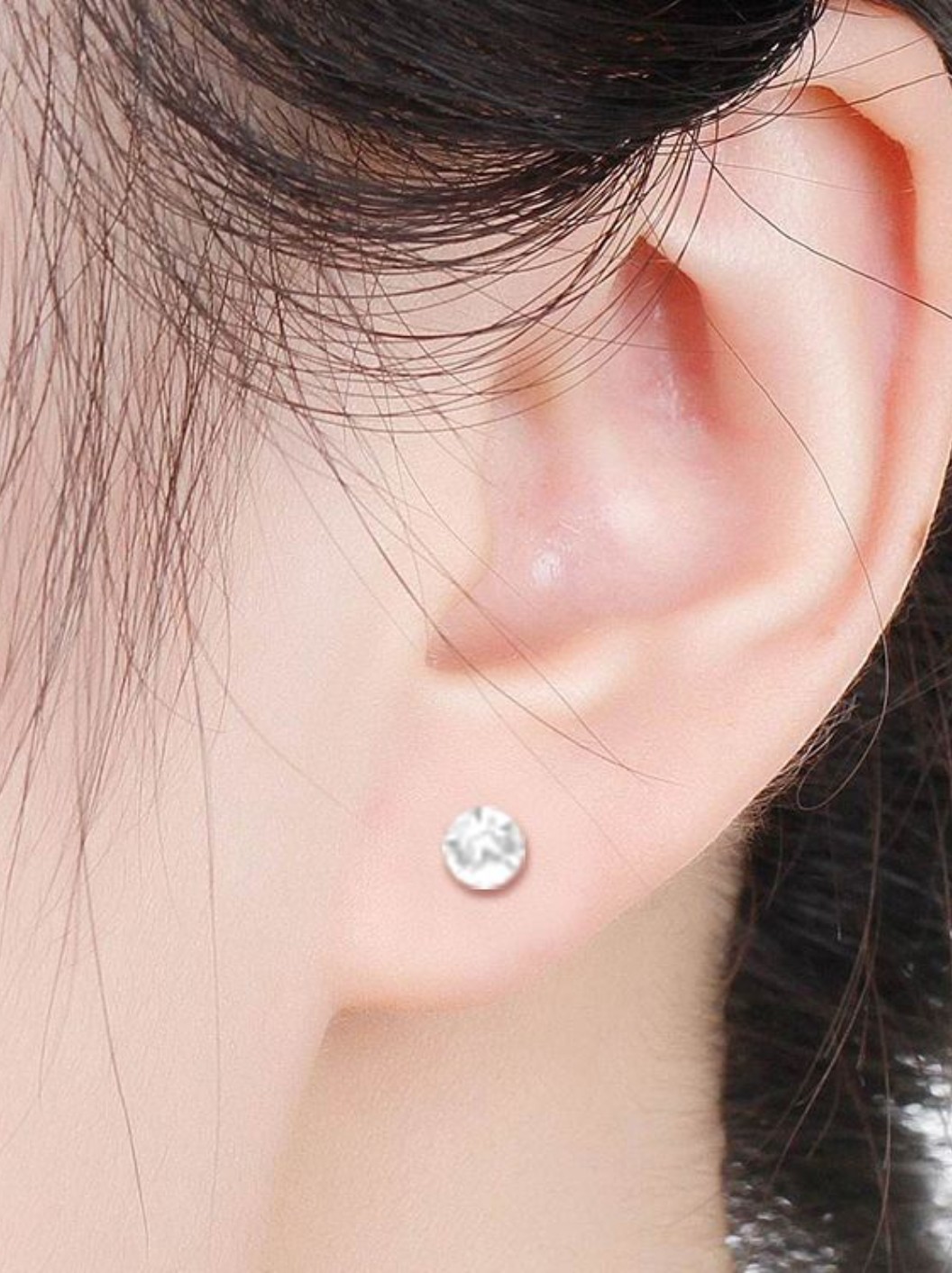 同时我们还要知道刚打耳洞之后戴什么耳钉比较好,下面我们就一起来