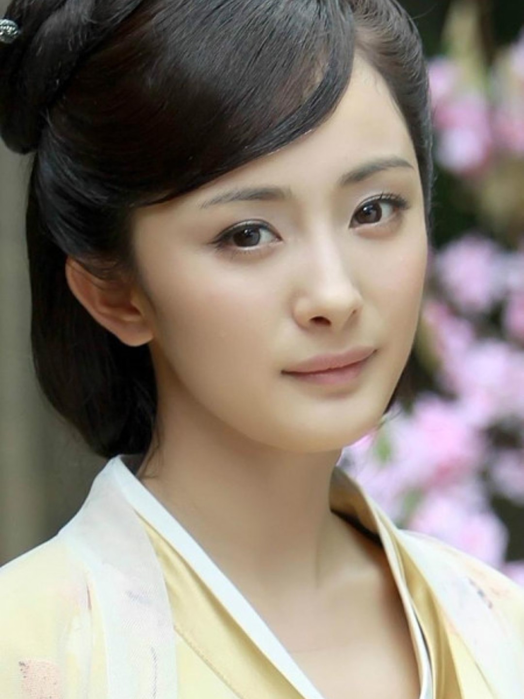 陈坤,范冰冰,张柏芝,angelababy,杨幂,胡定欣都有高低眉的问题,那么