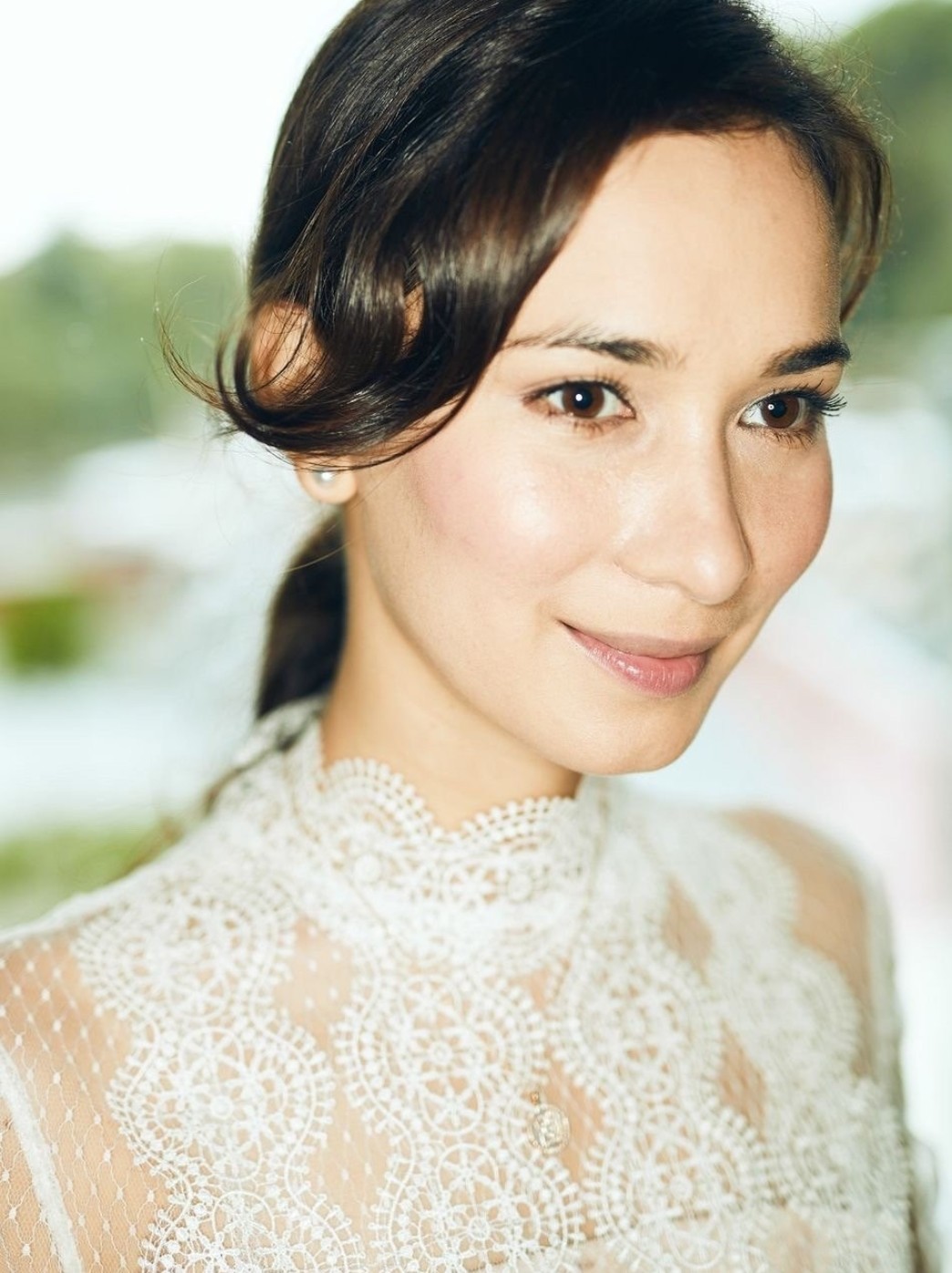 颧骨普遍比亚洲人的要高所以欧洲女人到了一定的年纪其实就会显得比