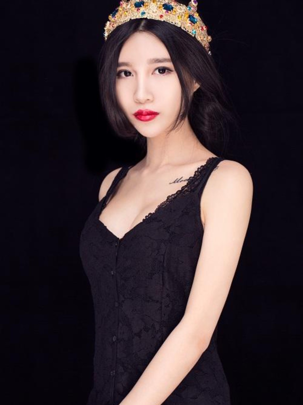 网红扒一扒人称小柳岩张沫凡整形三次怎么了71人家如今月入百万75