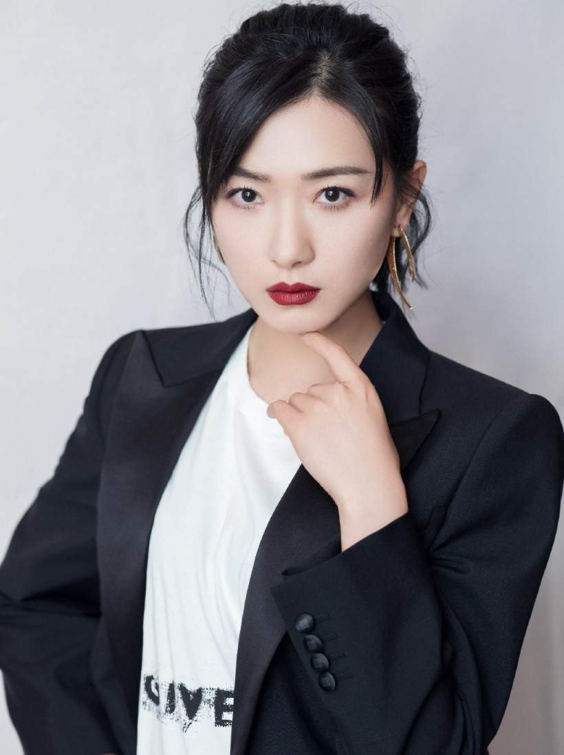 万茜的五官真的太美了,我太喜欢了.那么,万茜的五官美在哪呢?