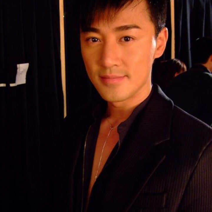 林峰 香港早期一代男神 塑造了很多的经典的角色 实力与颜值兼备 包括