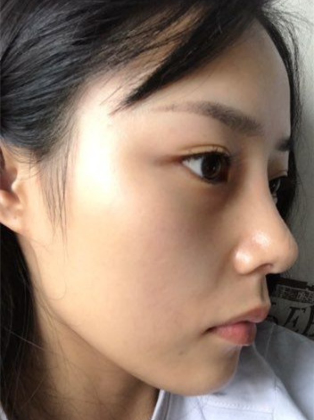 现在鼻子立体多了,侧面看也没透光,之前还比较担心