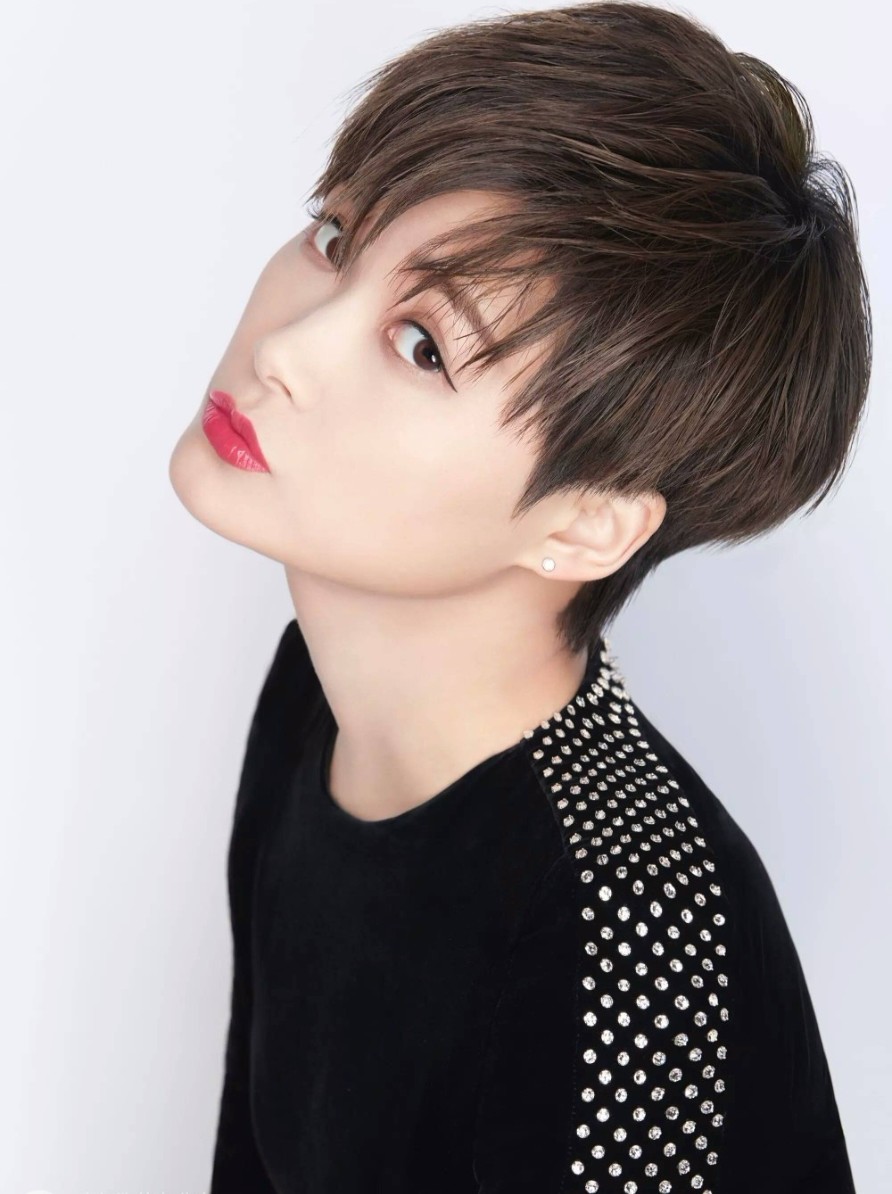 今天李宇春要参加青你2总决赛的消息被顶上了热搜,有_圈子-新氧美容