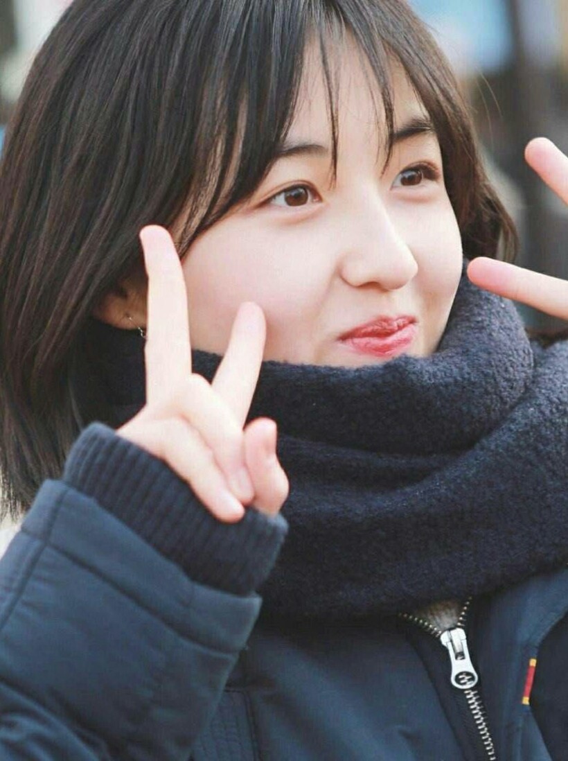 96相信大家对张子枫都比较熟知,因为从小就开始演戏,_圈子-新氧美容