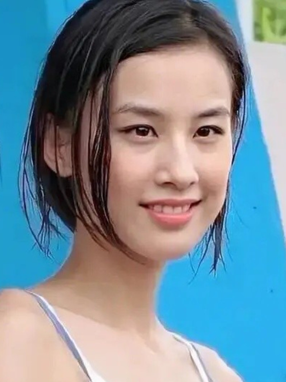 黄圣依之前是星女郎,很有星女郎的范,张柏芝那样类型的女生很受星爷