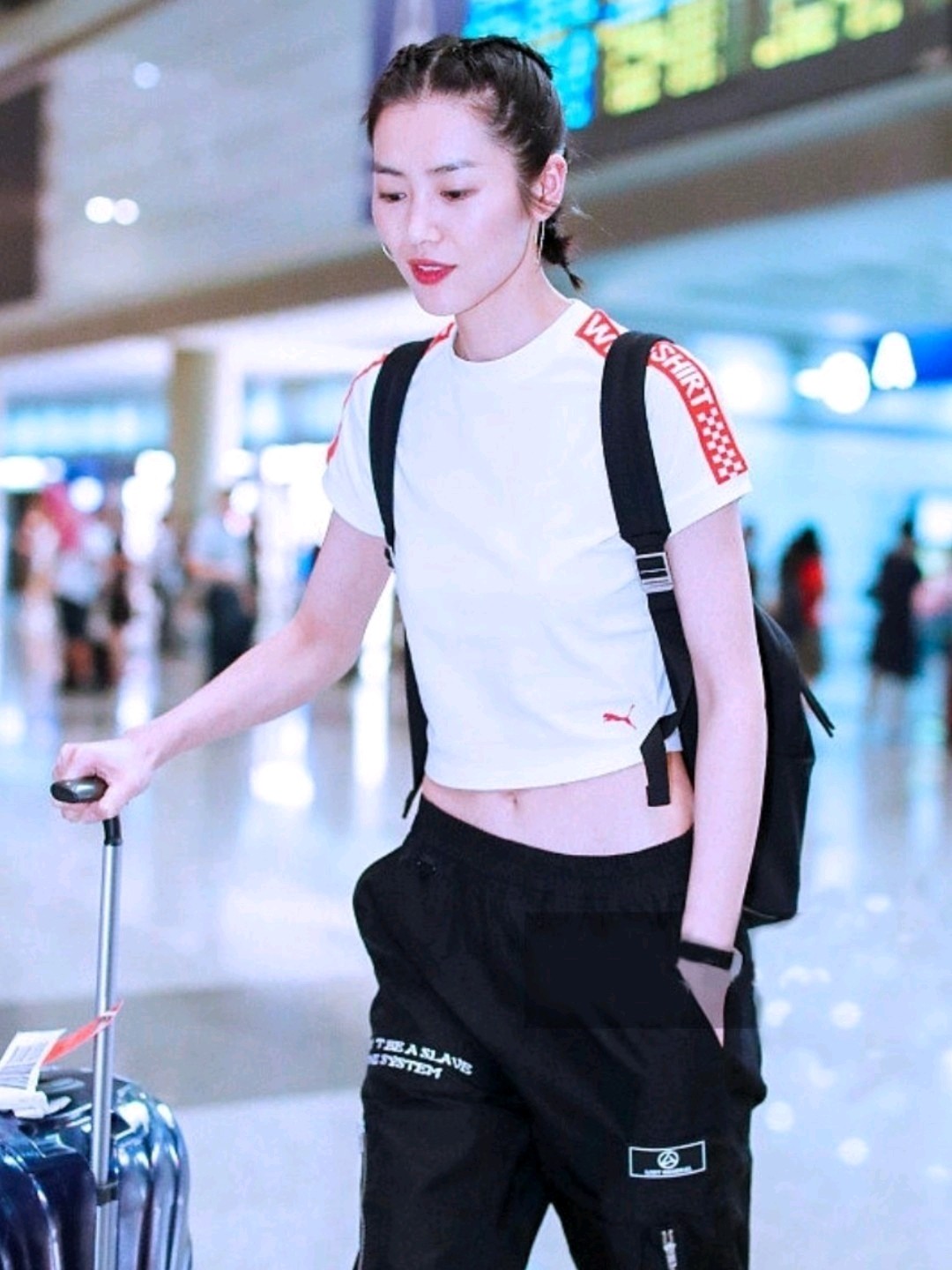 看了刘雯的腰,真实地哭了!试问哪个夏日女孩,不想要迷人的腰线呢