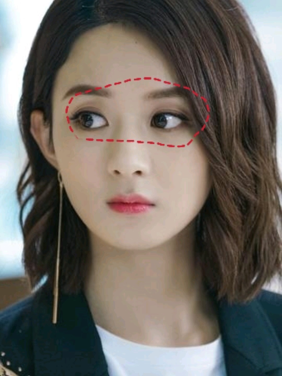 为什么长脸的人普遍上来看会比圆脸的人显老,正是因为长脸的人中庭