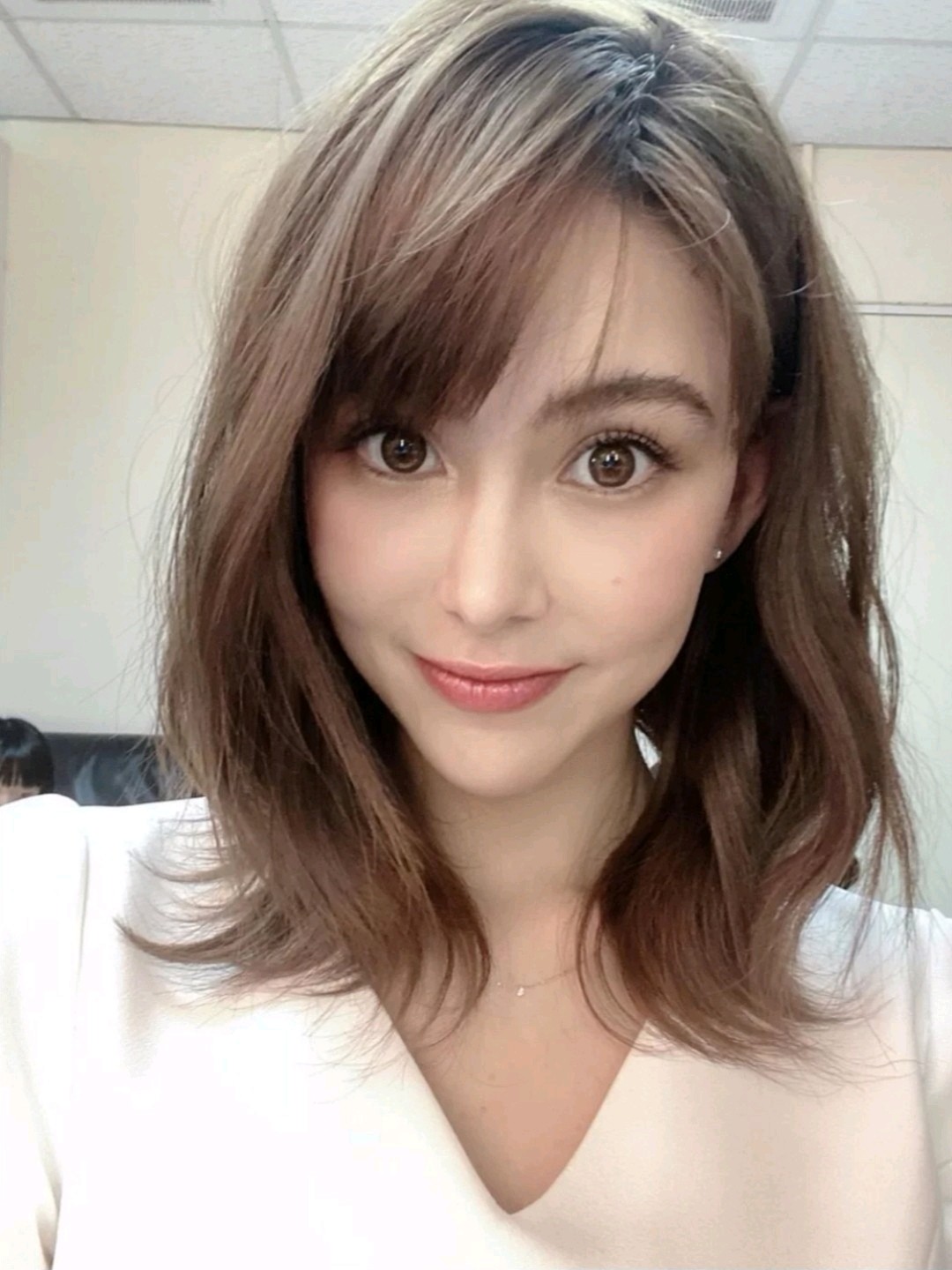 天王嫂昆凌深邃的眼窝 高挺的鼻梁实打实的混血脸95眉_圈子-新氧