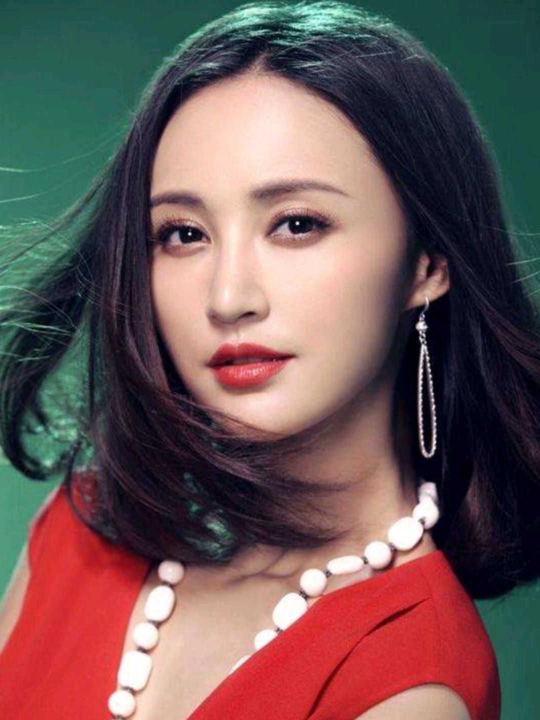 80后女演员张歆艺性格直爽,留着一头飘逸的长发,非_圈子-新氧美容整形