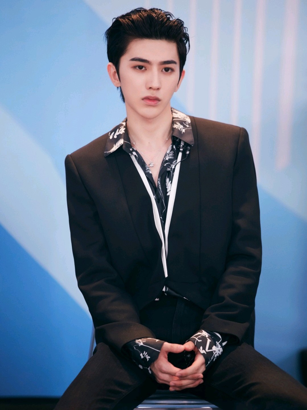 你的侧颜杀是谁下颌线不清晰的蔡徐坤为啥侧颜还是完美的.