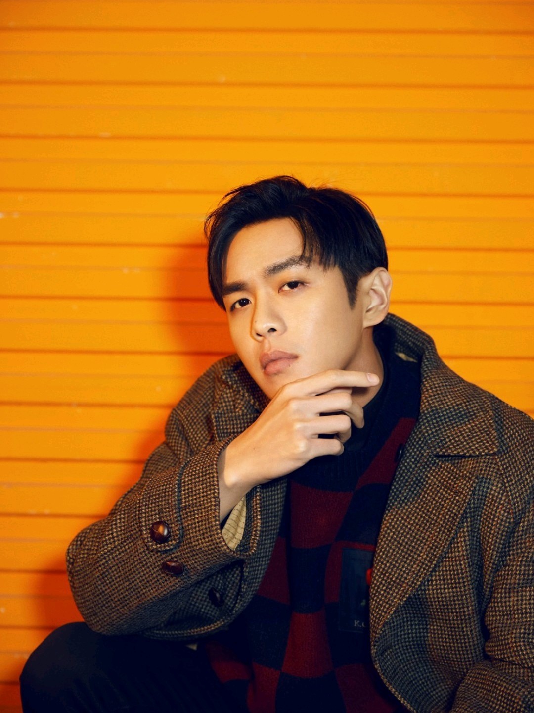 一只单,为啥到他身上就那么协调,那么深情 张若昀五官中,确实眼睛不大