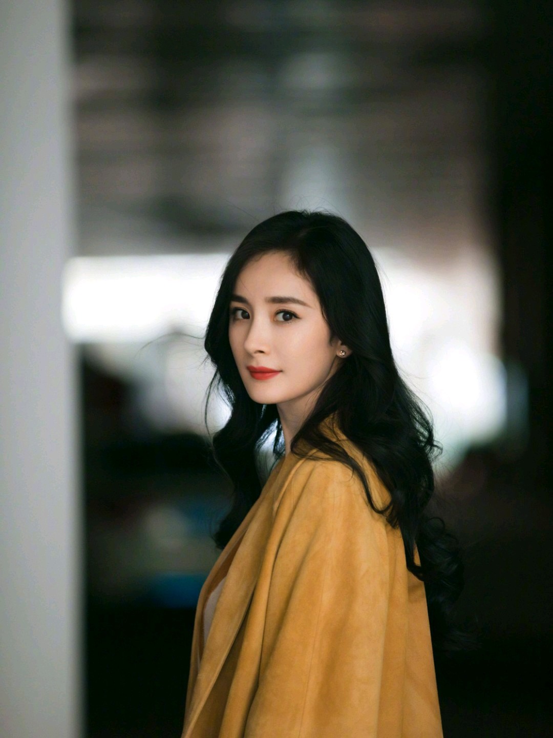 要说娱乐圈眼睛好看的女明星,杨幂绝对数一数.