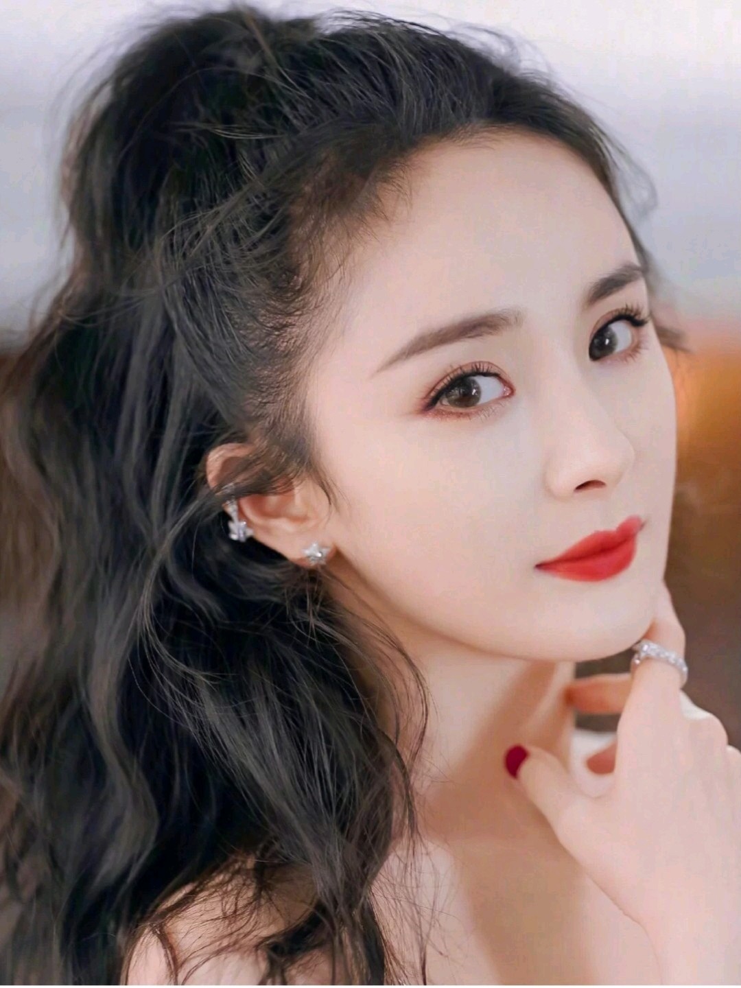 杨幂上镜的妆容真的都好干净好清透哦!