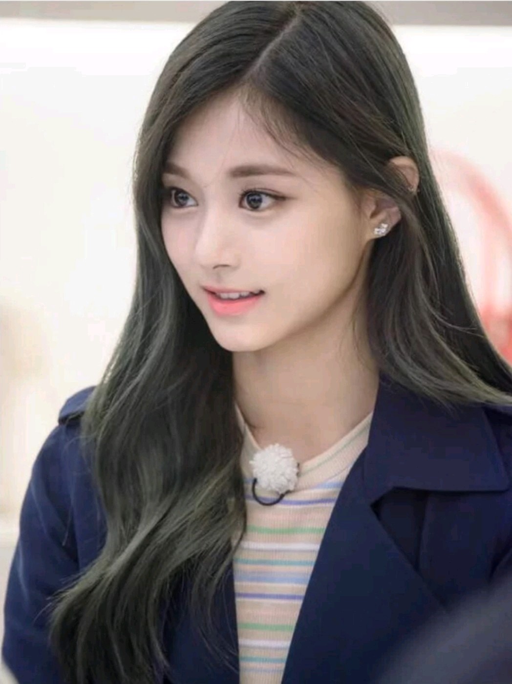 周子瑜的颜到底是什么样的,下面来仔细分析分析,还有有人说她像周洁琼