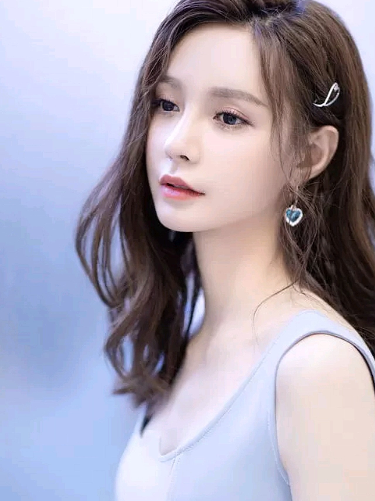 前段时间沈梦辰还因为她的发光卧蚕而上了热搜.