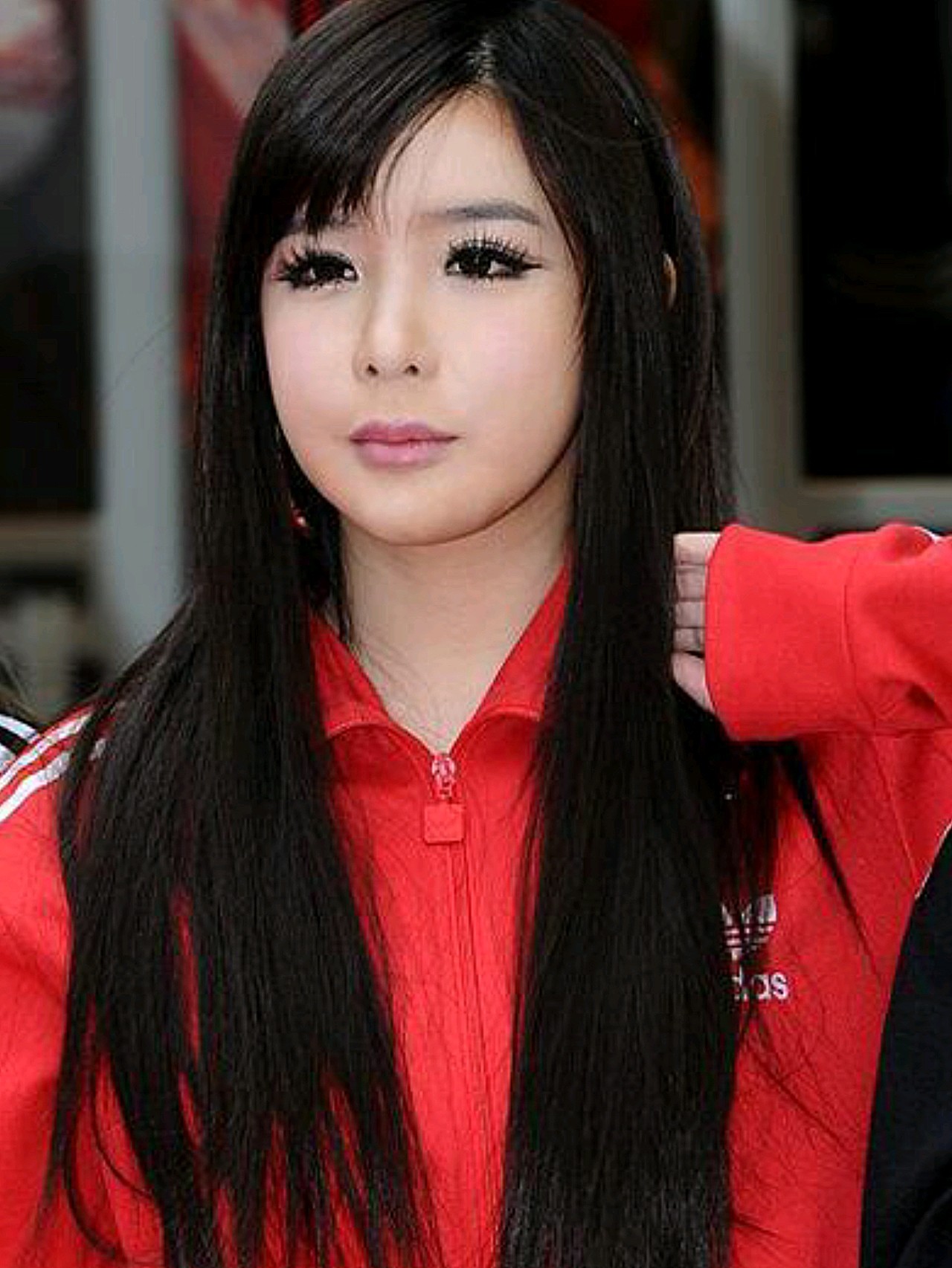 可爱的朴春怎么整成这样了