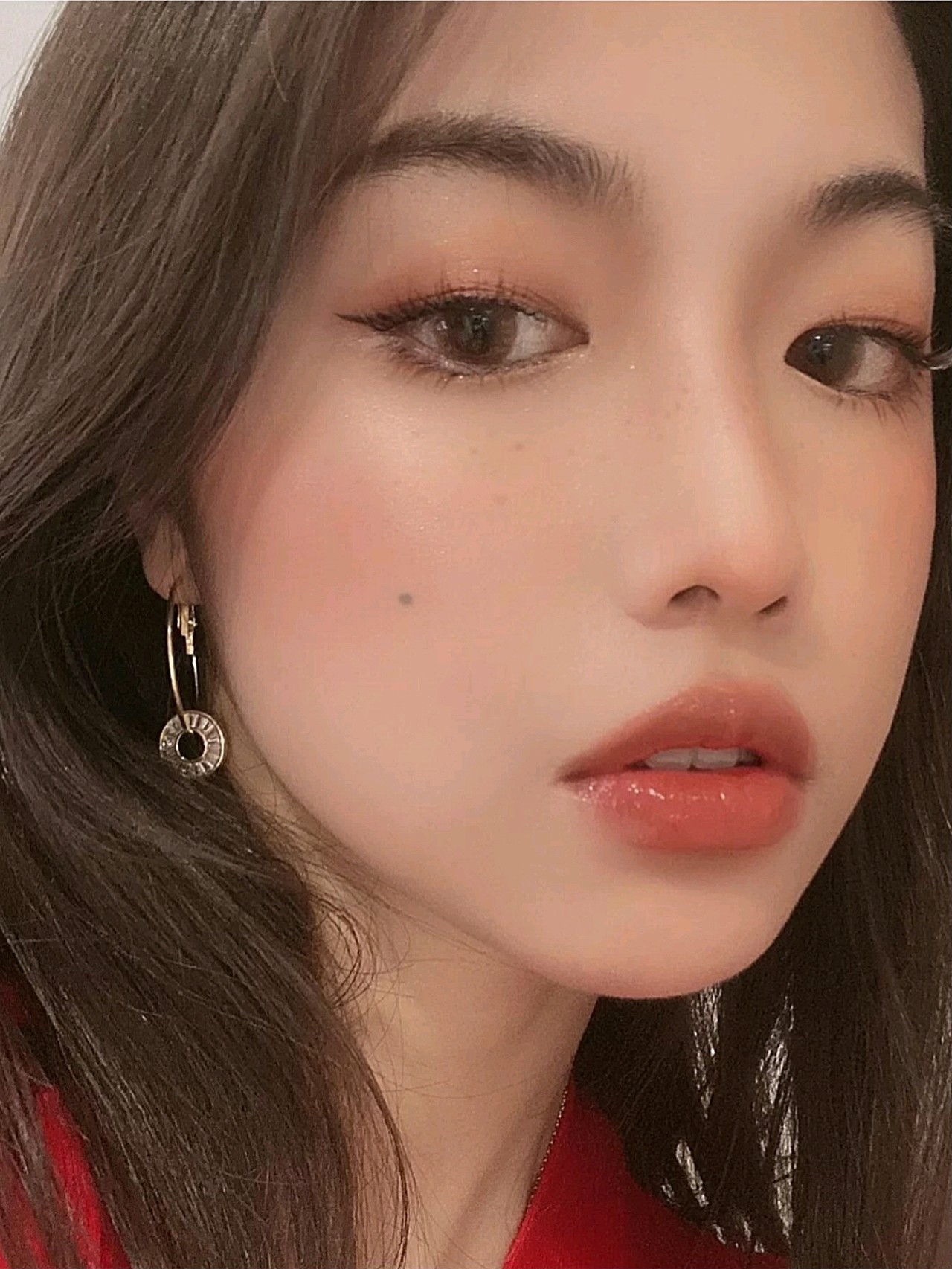 快和我-起get 第一步,泰国小姐姐的眉毛普偏都很浓密,所以眉毛要比