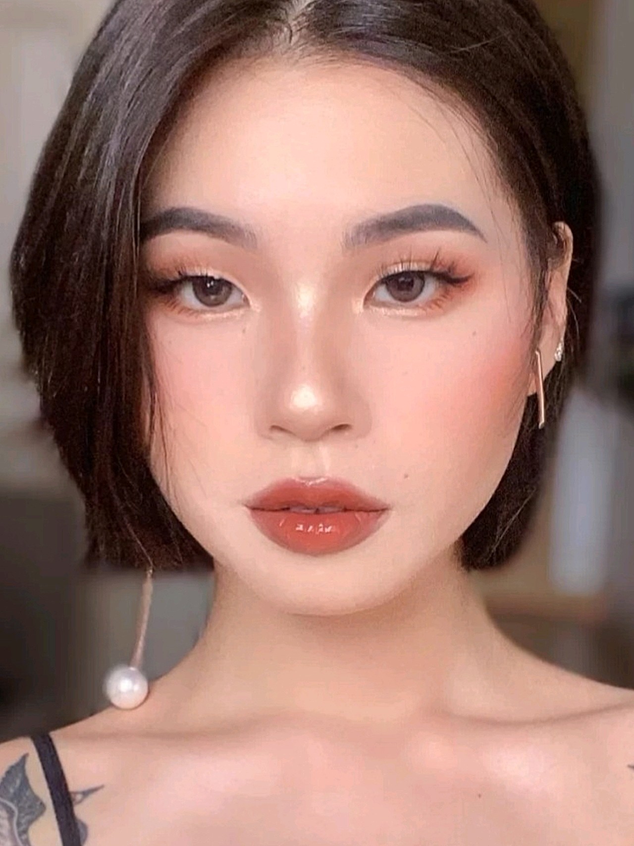 裸色系气质轻欧美妆容!
