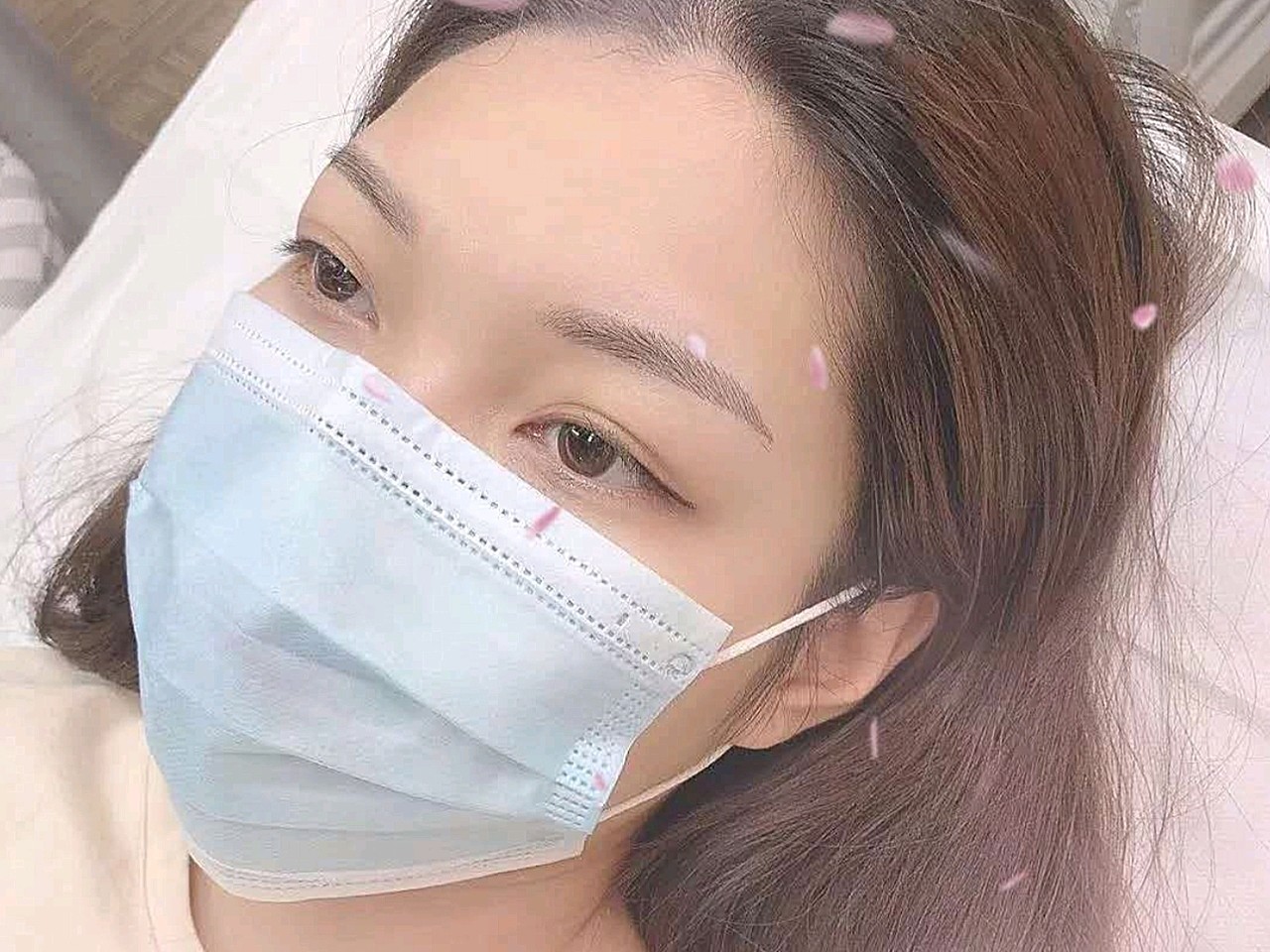 去年做的纹眉,因疫情一直没去补色,巧好今天有时间就预约了去补色.