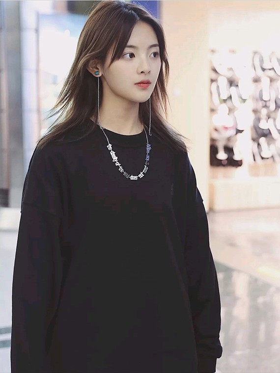 32岁杨幂与20岁杨超越谁美?网友:没一点差距?