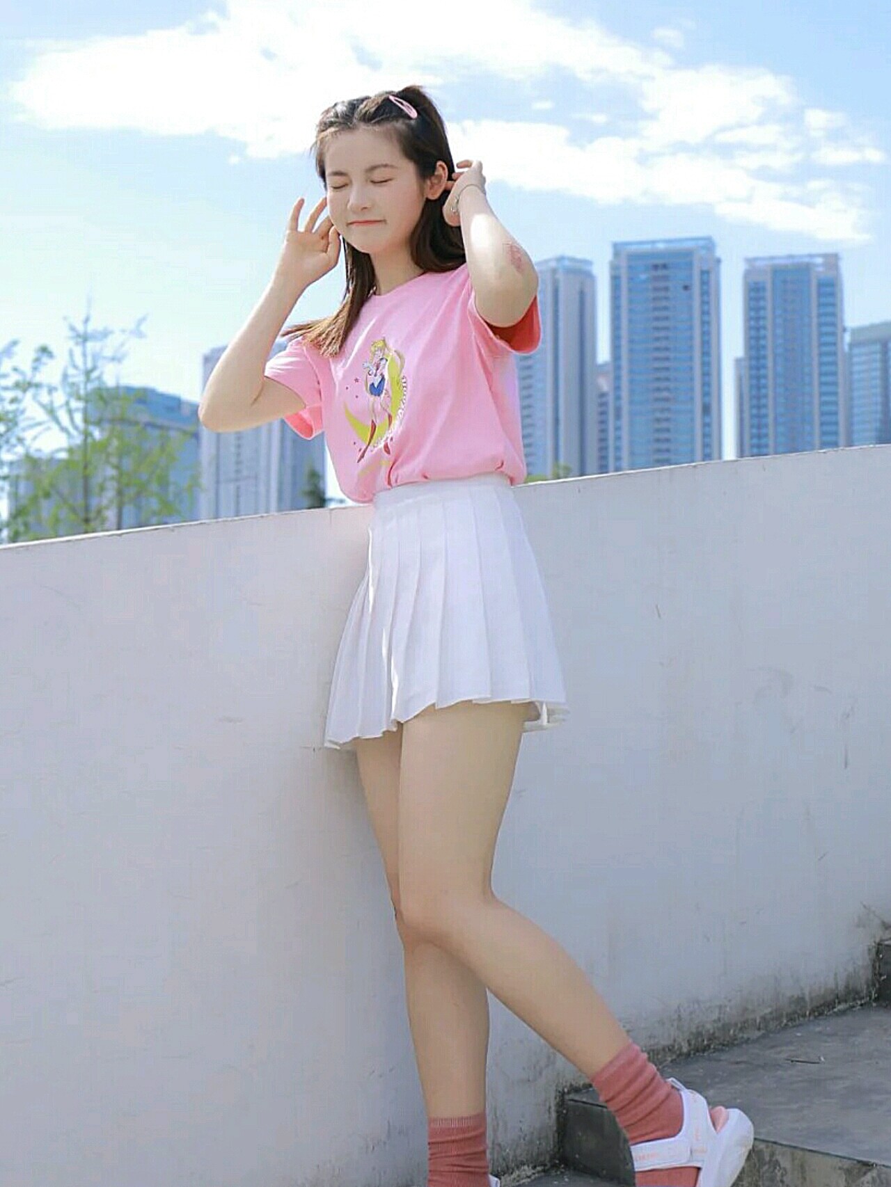 粉嫩美少 女出街啦成都今天艳阳高照!