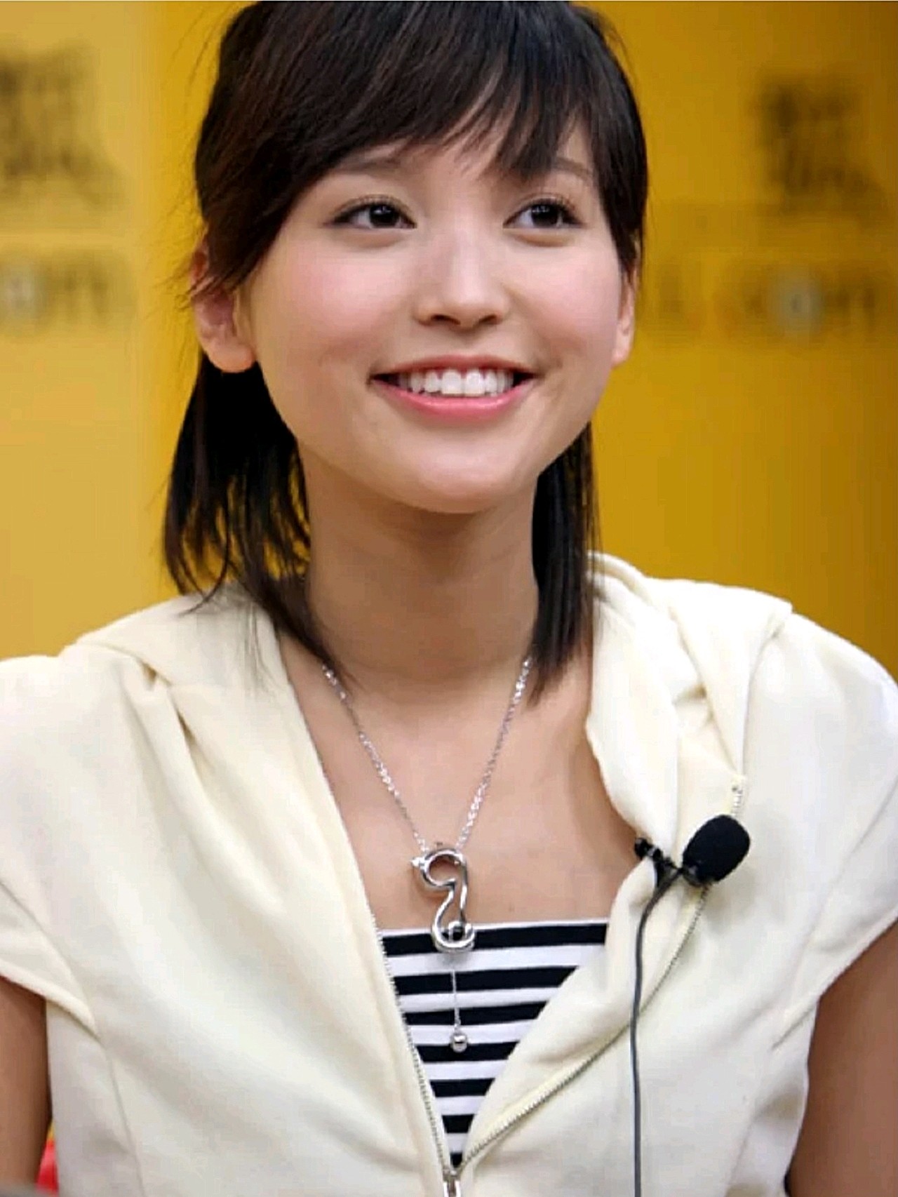 39岁金莎vs18岁蓝菲琳