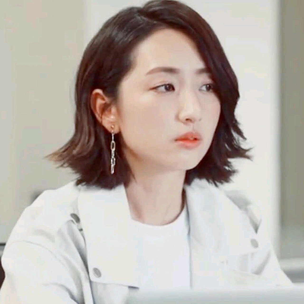 《想见你》 女主最具辨识度的特点,应该就是她的驼峰鼻啦,和桂纶镁有