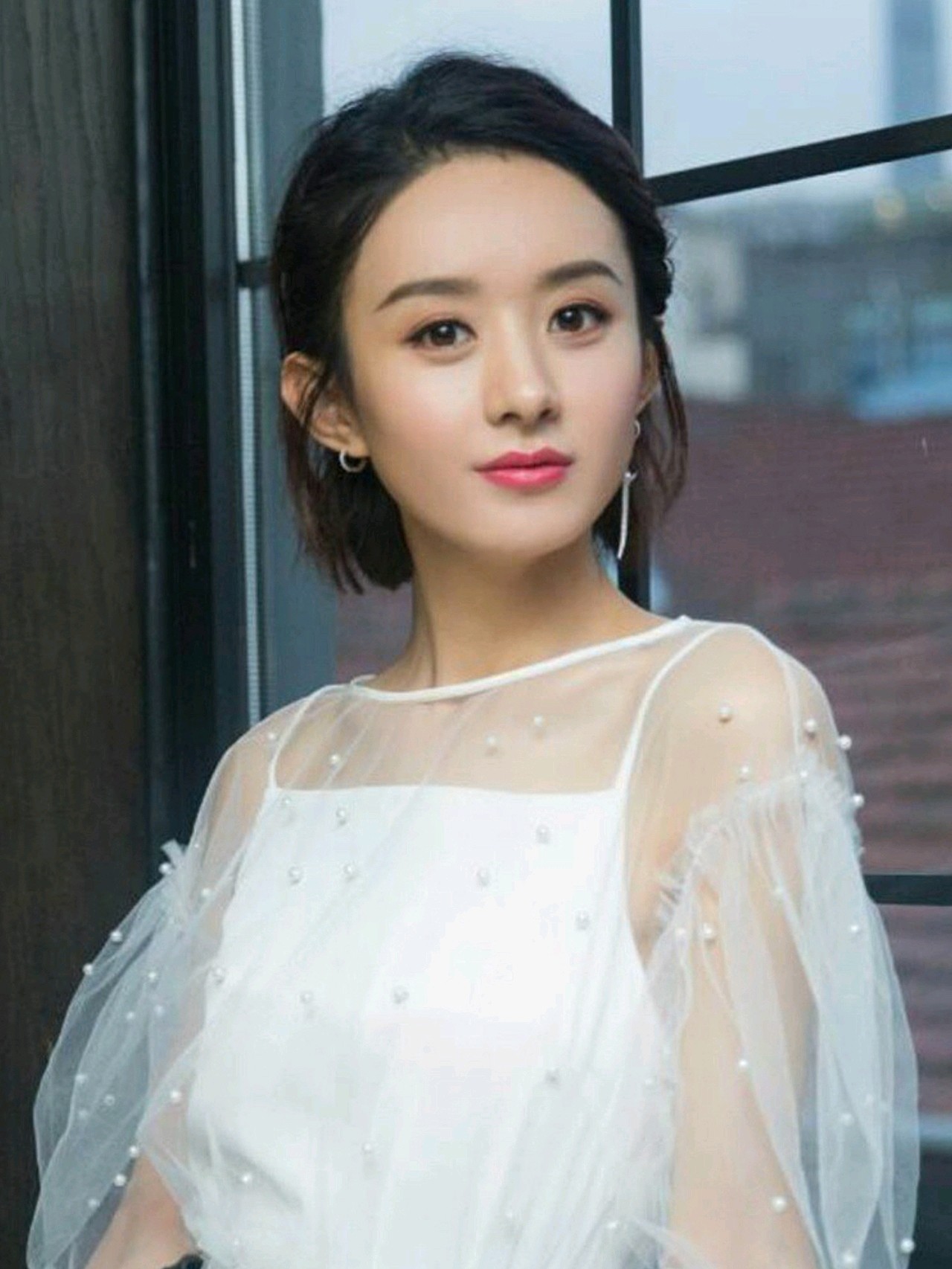 颜值高的女明星都有一对漂亮的卧蚕,但是如果没有了卧蚕那对