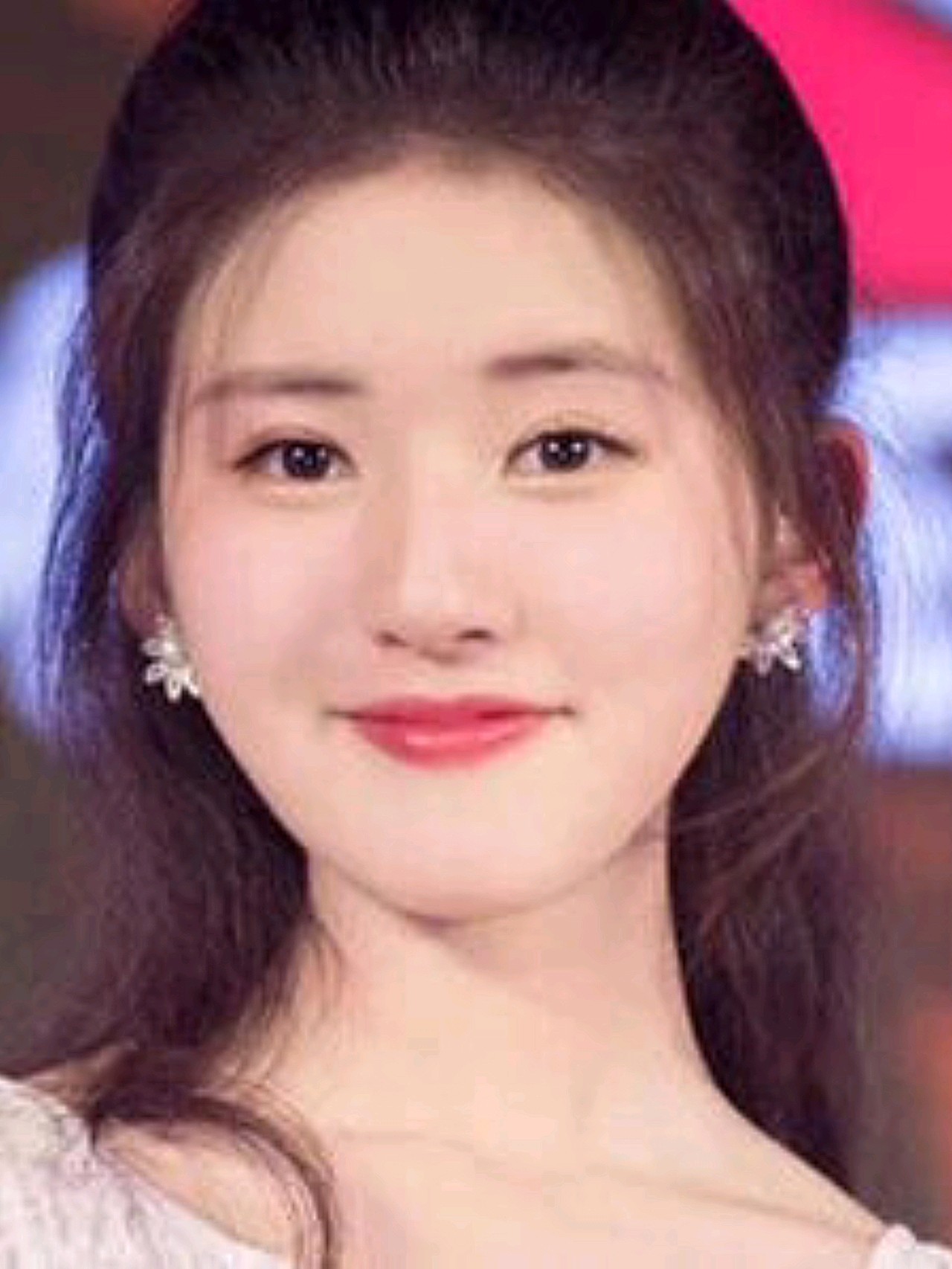 新晋小花赵露思:原来圆脸也可以这么漂亮