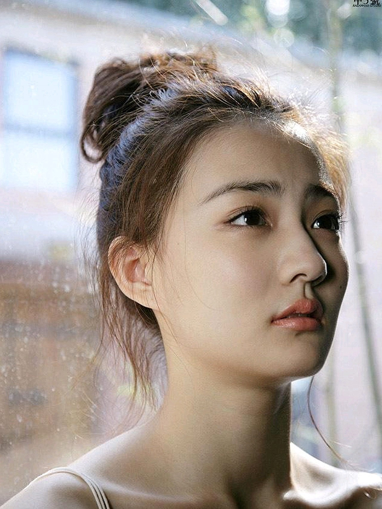 徐璐最近在热搜上可谓是频频出现,大家有没有被它水润光滑的肌肤给