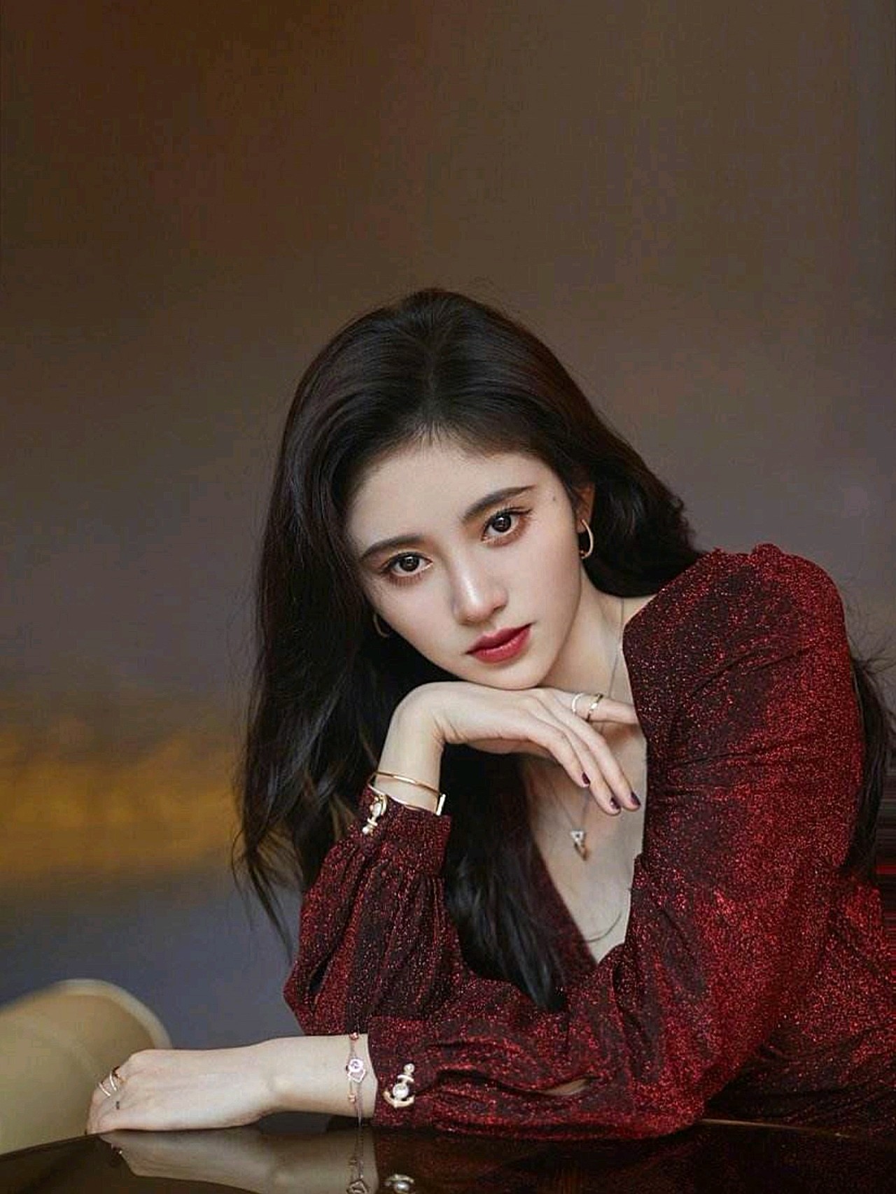 鞠婧祎是近段时间很火爆的一位女明星,甚至还有"四千年美女"之称,从刚
