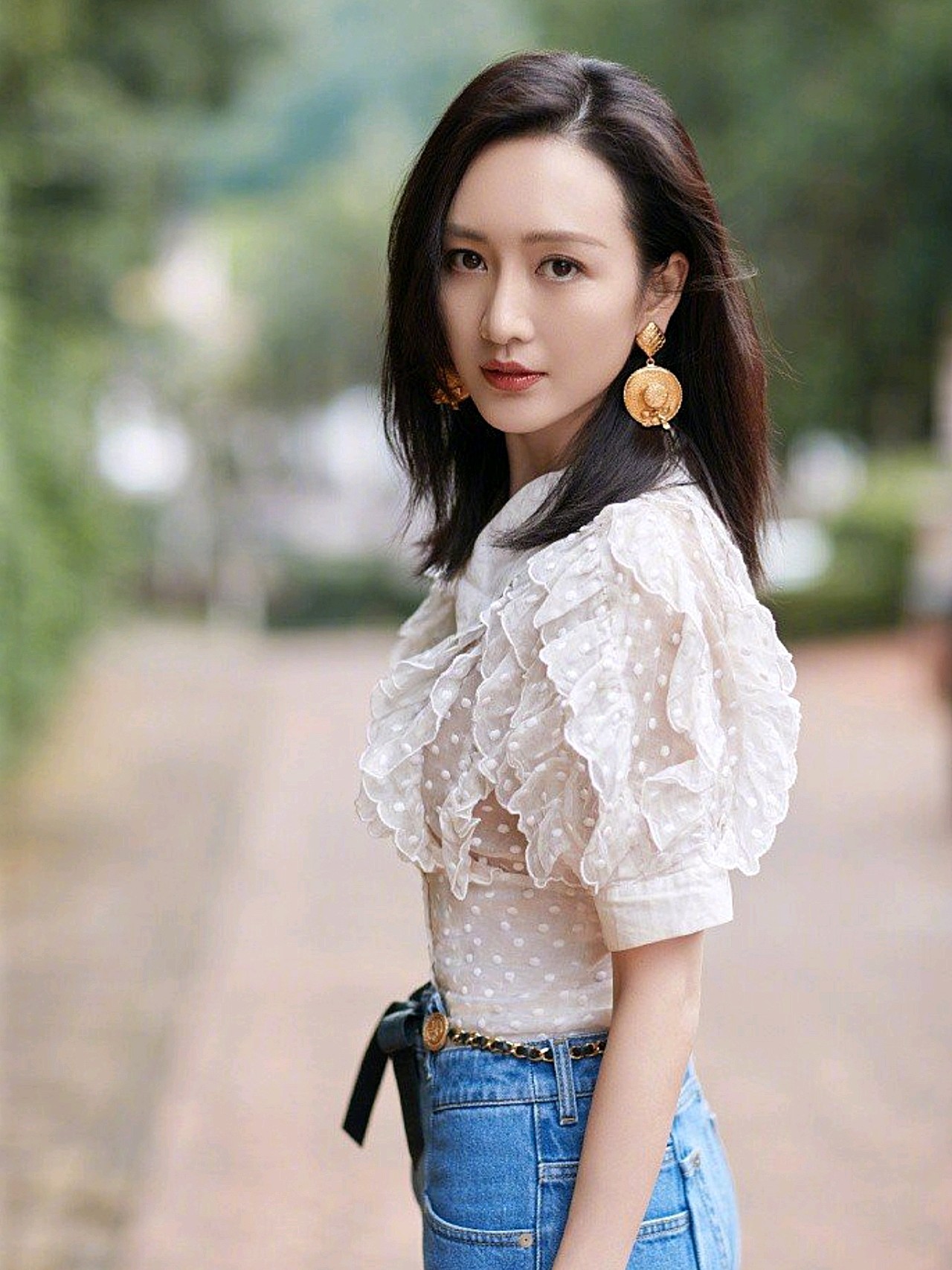 王鸥晒私服美照,身材比例惹人羡慕,看不出她已经37岁了