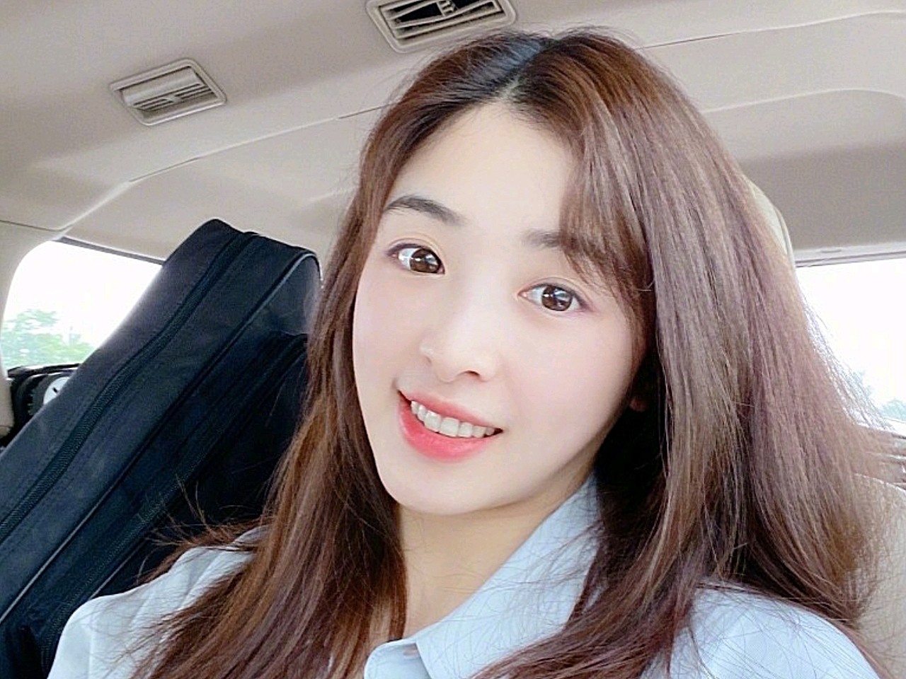 颅顶:张含韵的头骨其实长得很好的,所以不管是丸子头还是古装里贴头皮