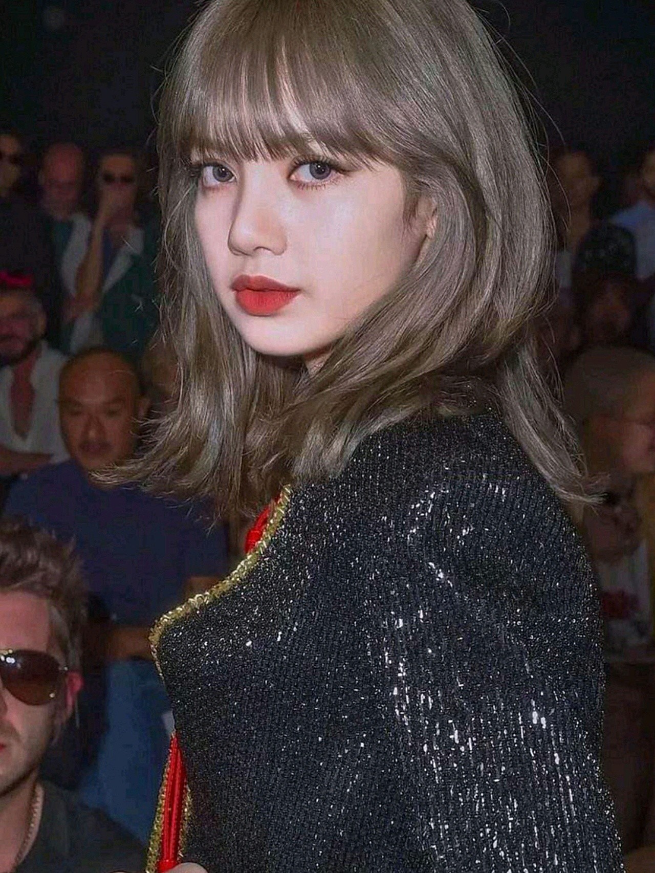 lisa不仅拥有高颜值身材也很高挑在担任导师期间更是圈了一大波粉可甜