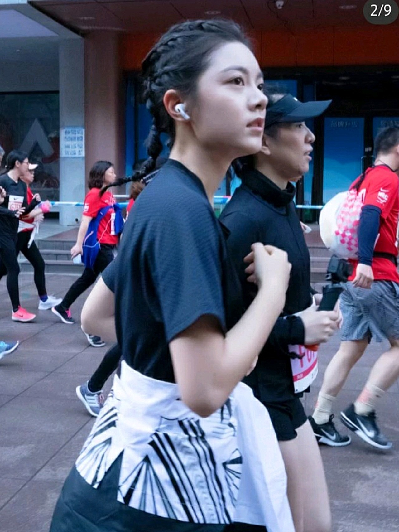 赵今麦马拉松照片太了!路人镜头更绝!