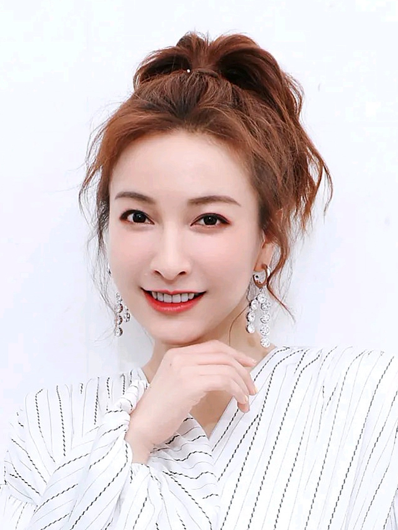 73大家都知道吴昕是《快乐大本营》的主持人,90最近又_圈子-新氧