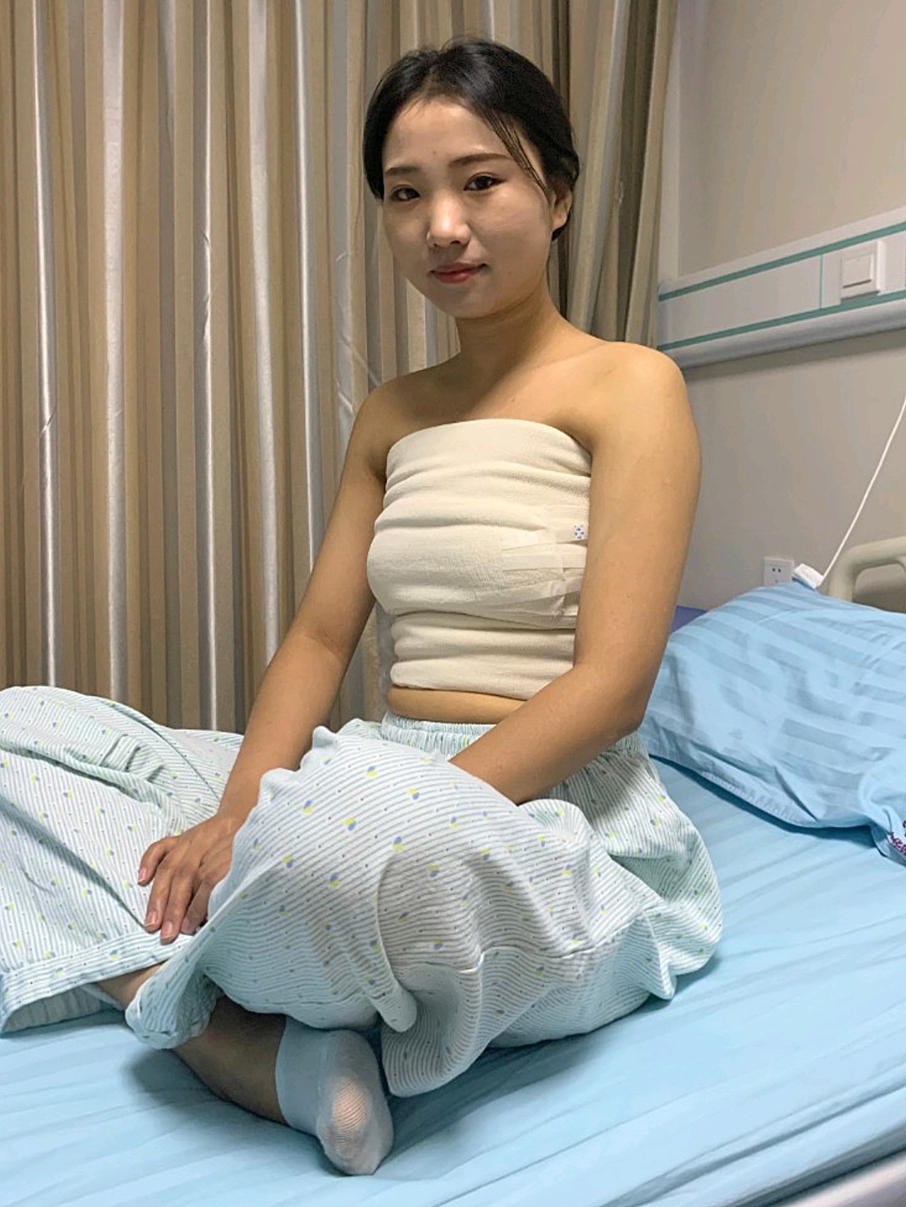 比较暖心的,一直问我疼不疼,术后要注意什么,丰胸手术是用的梦幻麻醉