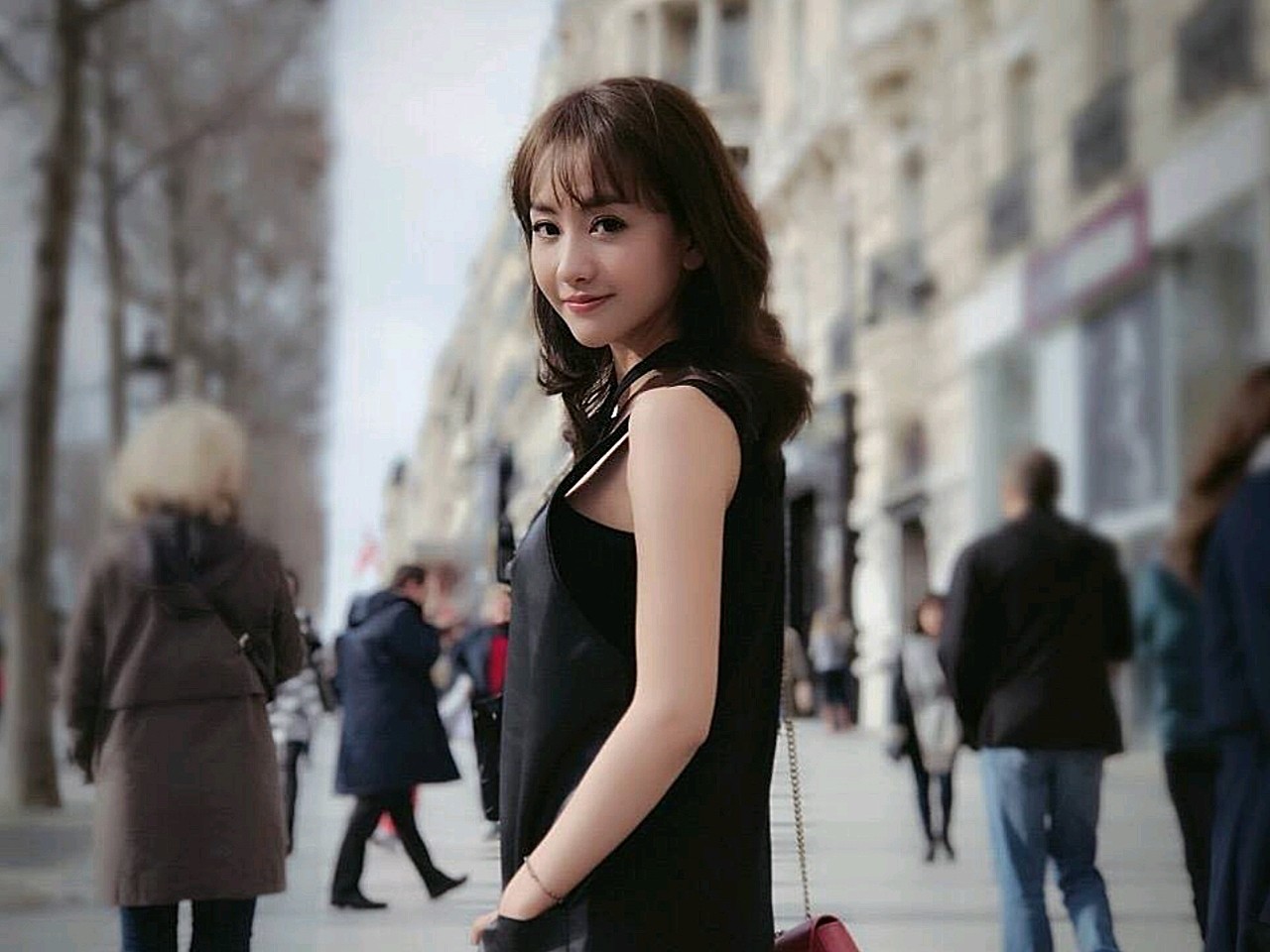 那么"怎样比同龄人显得年轻"今天我们就来聊聊杨蓉,看扛69岁的杨蓉是