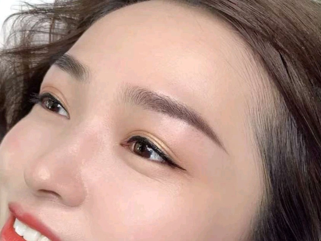 老师设计的时候加了一点小眉峰,自然好看,气质有型,_圈子-新氧美容